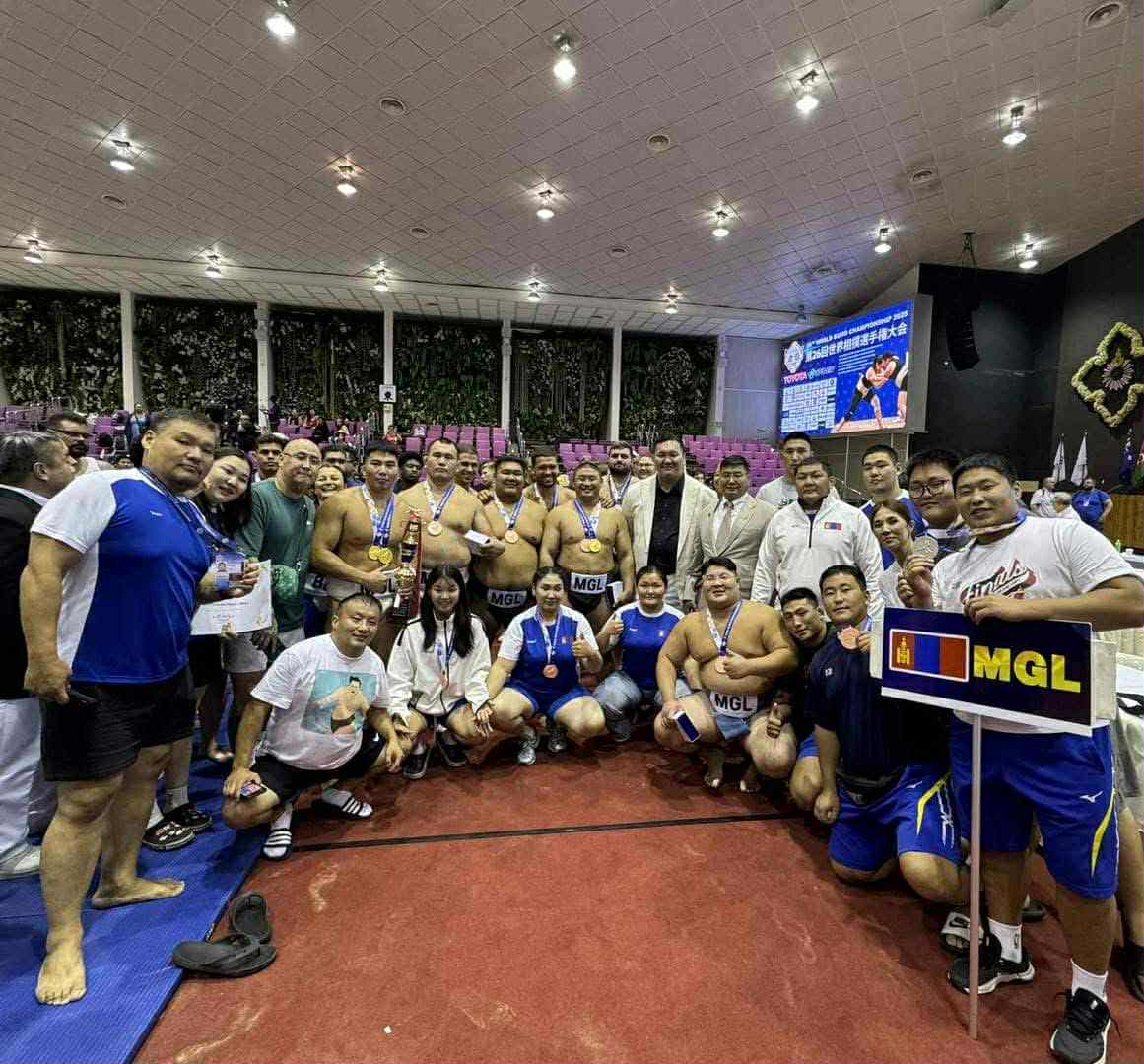 ДК сургуулийн оюутан Тайланд улсын Банкок хотод зохион байгуулсан сумо бөхийн сонирхогчдын ази тивийн аварга шалгаруулах тэмцээнд оролцлоо